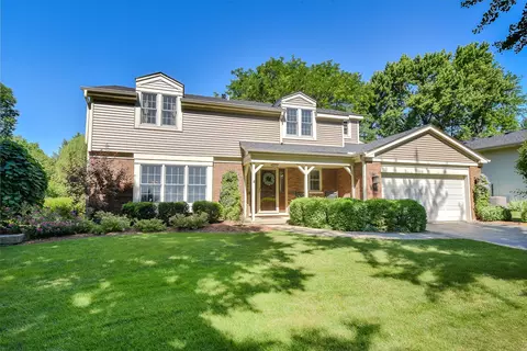 18 Wakefield Ln, Geneva, IL 60134