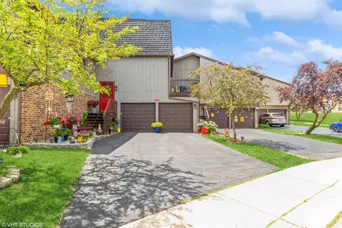 629 High Ridge Rd, Roselle, IL 60172