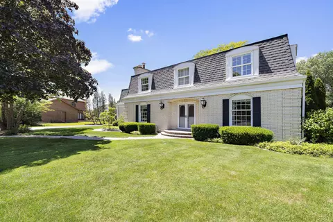 12 Glenoble Ct, Oak Brook, IL 60523