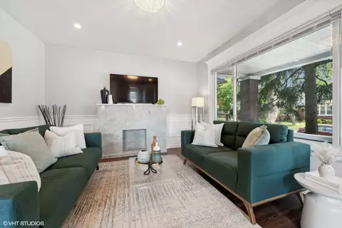 Living - 2000 E 93rd St, Chicago, IL 60617 photo 1 of 2