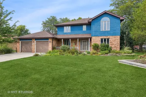 8110 Cherokee Trl, Tinley Park, IL 60477
