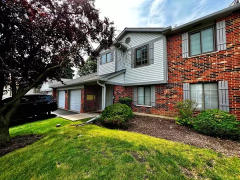 1621 W Pheasant Trail Dr #4, Arlington Heights, IL 60004