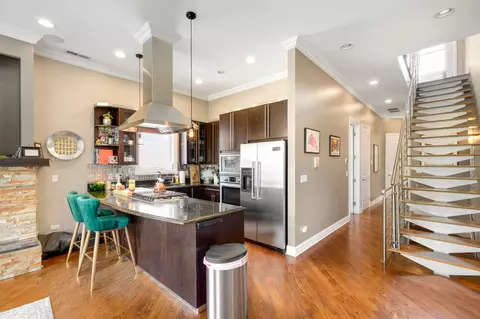 1131 W Addison St #3, Chicago, IL 60613 photo 4