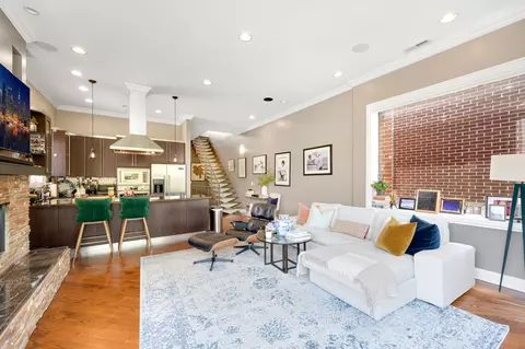 1131 W Addison St #3, Chicago, IL 60613 photo 3