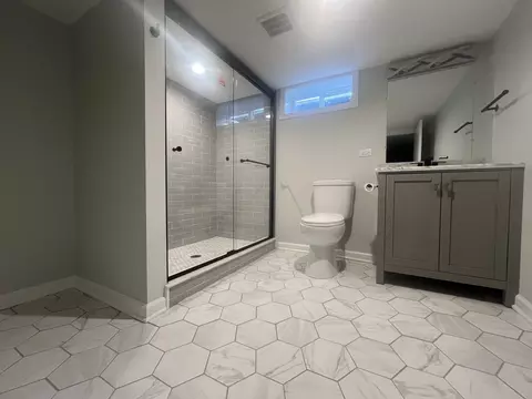 Bath - 907 E Washington St, Joliet, IL 60433 photo 2 of 2