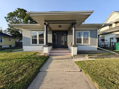 907 E Washington St, Joliet, IL 60433