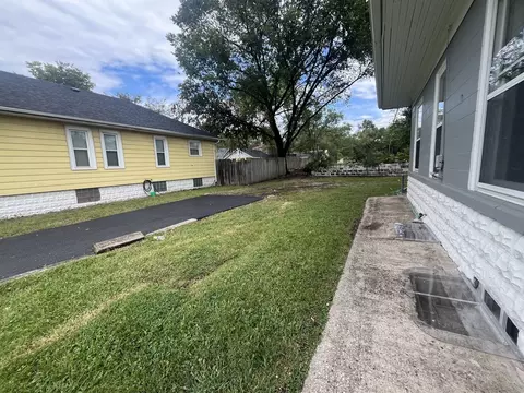 Exterior - 907 E Washington St, Joliet, IL 60433 photo 2 of 3