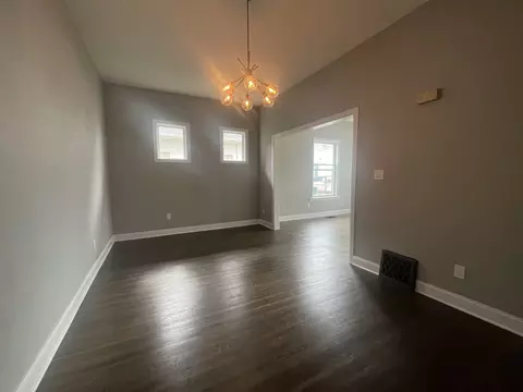 Living - 907 E Washington St, Joliet, IL 60433 photo 2 of 3