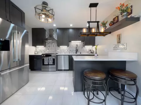 Kitchen - 508 E Highland Ave, Mount Prospect, IL 60056 photo 4 of 5