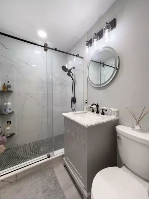 Bath - 508 E Highland Ave, Mount Prospect, IL 60056 photo 2 of 3