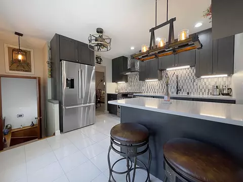 Kitchen - 508 E Highland Ave, Mount Prospect, IL 60056 photo 2 of 5