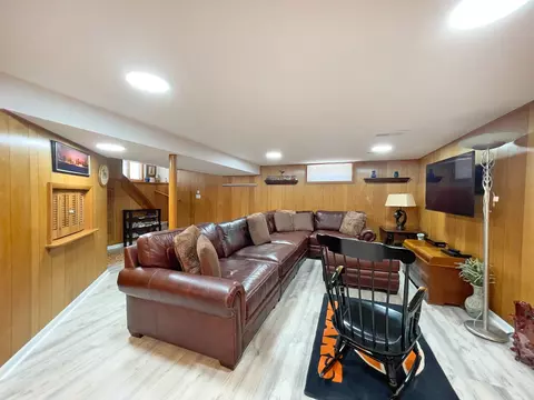 Living - 508 E Highland Ave, Mount Prospect, IL 60056 photo 2 of 3