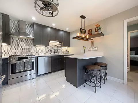 Kitchen - 508 E Highland Ave, Mount Prospect, IL 60056 photo 1 of 5