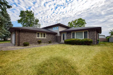 10538 S Vicky Ln, Palos Hills, IL 60465