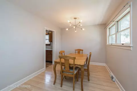 Dining - 4549 Warsaw Ave, Lyons, IL 60534 photo 1 of 1