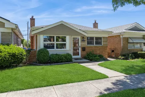 4549 Warsaw Ave, Lyons, IL 60534