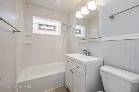 Bath - 4549 Warsaw Ave, Lyons, IL 60534 photo 1 of 1