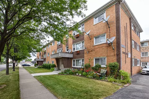 7858 Rutherford Ave #3B, Burbank, IL 60459