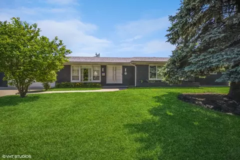 135 Birchwood Rd, Northbrook, IL 60062
