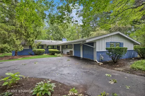26 Melrose Ln, Lincolnshire, IL 60069