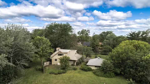 853 Cramer Ct, Willowbrook, IL 60527 photo 2