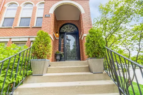 301 Narragansett Ct #301, Morton Grove, IL 60053