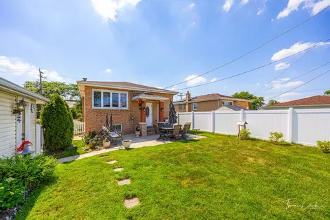 8209 S Oketo Ave, Bridgeview, IL 60455 | 37 Photos - Movoto