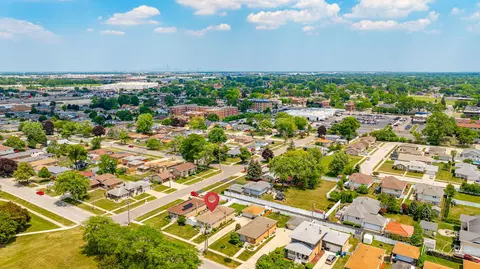 8209 S Oketo Ave, Bridgeview, IL 60455 | 37 Photos - Movoto