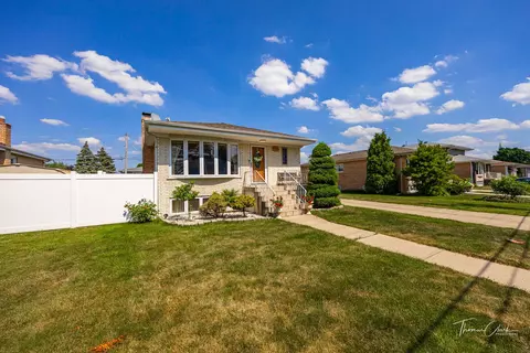 8209 S Oketo Ave, Bridgeview, IL 60455 | 37 Photos - Movoto