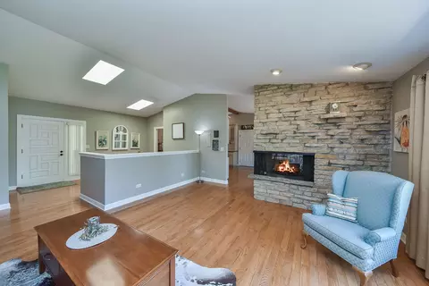 38 W644 Arrowmaker Pass, Elgin, IL 60124 photo 5