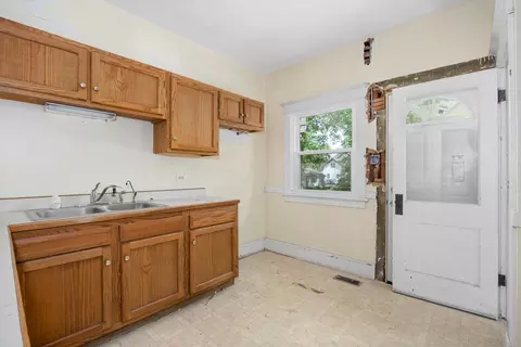 Kitchen - 550 E 12th St, Lockport, IL 60441 photo 3 of 3