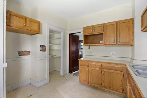 Kitchen - 550 E 12th St, Lockport, IL 60441 photo 1 of 3