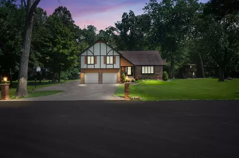 29844 Ellen Dr, Genoa, IL 60135