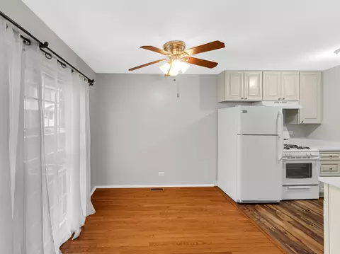 Dining - 1678 Ashburn Ct #C, Wheaton, IL 60189 photo 1 of 1