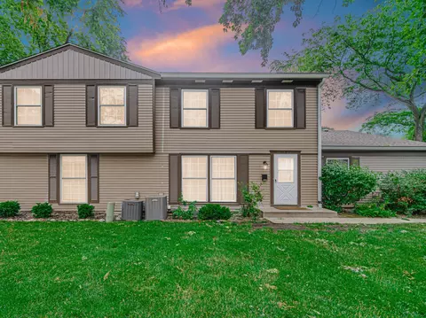 Exterior - 1678 Ashburn Ct #C, Wheaton, IL 60189 photo 2 of 4