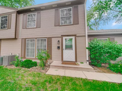 Exterior - 1678 Ashburn Ct #C, Wheaton, IL 60189 photo 3 of 4