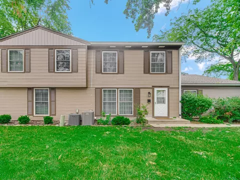 1678 Ashburn Ct #C, Wheaton, IL 60189