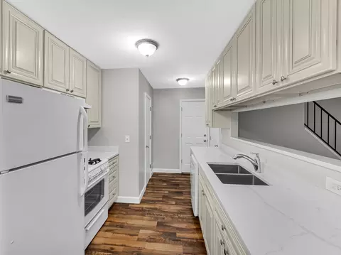 Kitchen - 1678 Ashburn Ct #C, Wheaton, IL 60189 photo 2 of 3