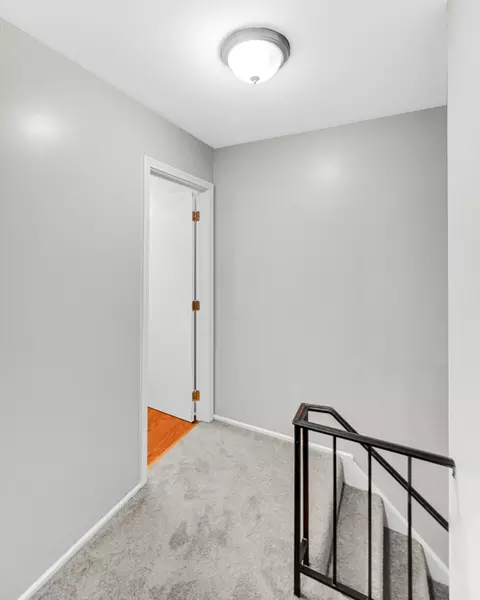 Entry Way - 1678 Ashburn Ct #C, Wheaton, IL 60189 photo 1 of 1