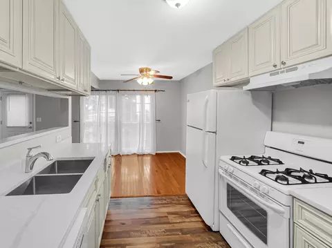 Kitchen - 1678 Ashburn Ct #C, Wheaton, IL 60189 photo 3 of 3