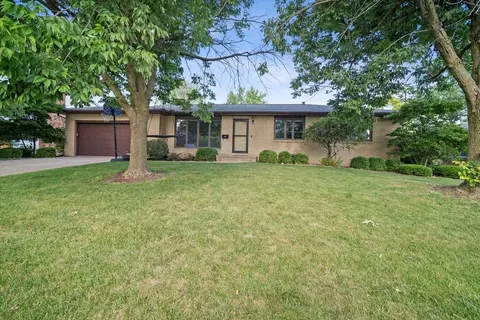 112 Anthony Dr, Normal, IL 61761 photo 2