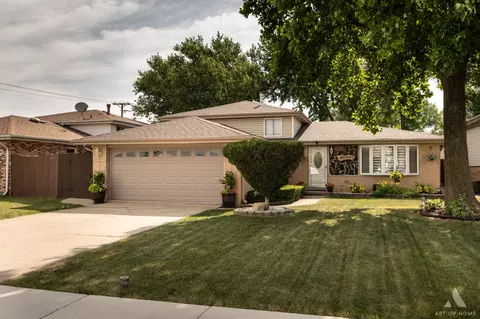 8307 S Thomas Ave, Bridgeview, IL 60455