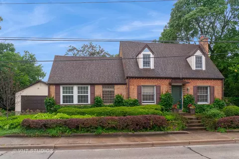 9 E Palatine Rd, Prospect Heights, IL 60070