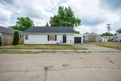 320 Adams St, Malta, IL 60150