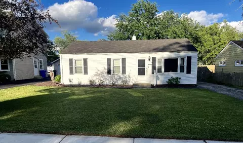 1129 Underwood Ter, Wheaton, IL 60189