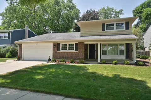 1530 S Fernandez Ave, Arlington Heights, IL 60005