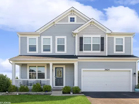 3924 Kristen Ct, Plano, IL 60545