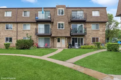 9416 Bay Colony Dr #2S, Des Plaines, IL 60016