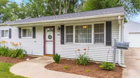 Exterior - 902 Green Ave, Normal, IL 61761 photo 2 of 12