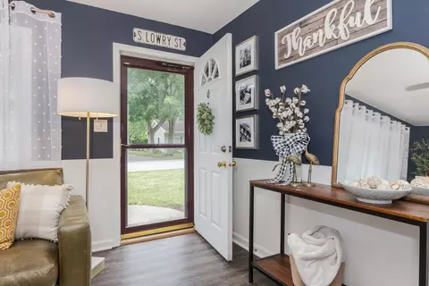 Entry Way - 902 Green Ave, Normal, IL 61761 photo 2 of 3